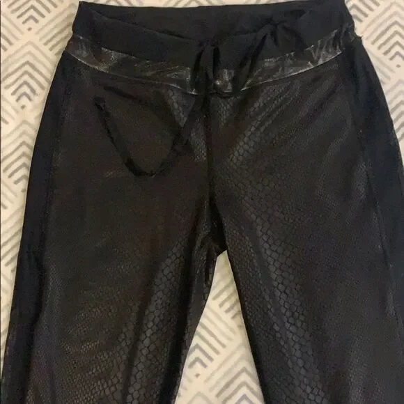 💥CROC--EMBOSSED cropped sweatpants💥 - Picture 5 of 8